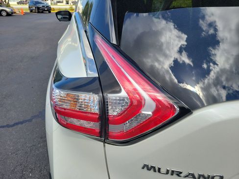 Used 2015 Nissan Murano Platinum w/ Platinum Technology Package FWD image 12