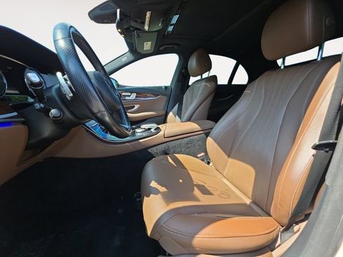 Used 2017 Mercedes-Benz E 300 4MATIC image 9