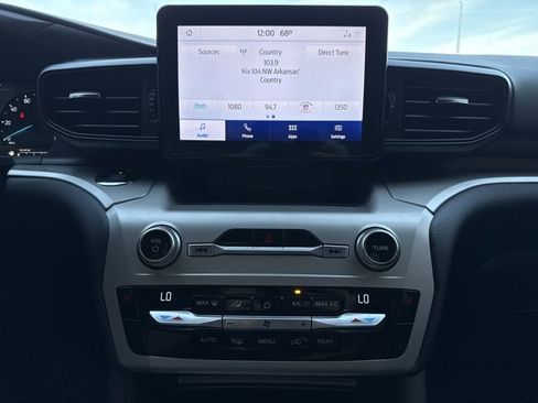 Used 2021 Ford Explorer XLT image 22