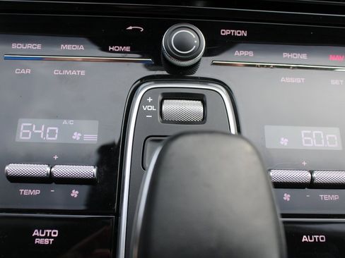 Used 2018 Porsche Panamera 4S image 45