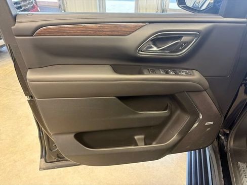 Used 2024 Chevrolet Suburban High Country AWD/4WD image 12