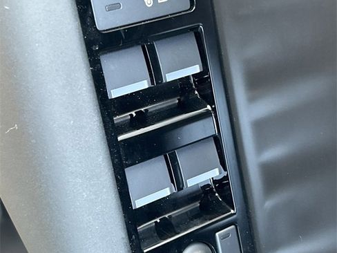 Used 2026 Land Rover Range Rover Velar S image 24