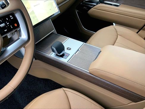 New 2026 Land Rover Range Rover Long Wheelbase SE image 7