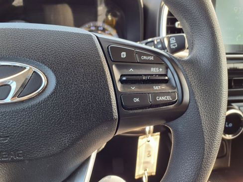Used 2020 Hyundai Venue SEL FWD image 16