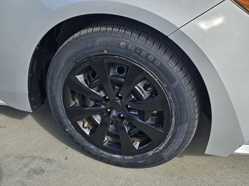 Used 2021 Toyota Corolla LE image 8