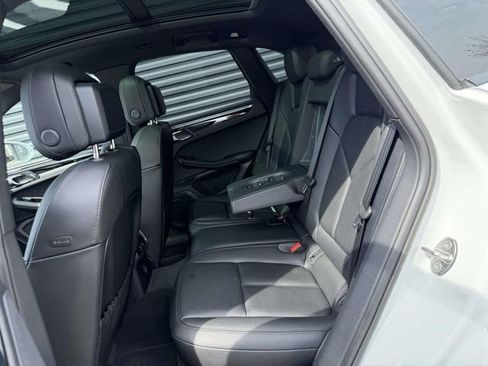 Certified 2025 Porsche Macan AWD/4WD image 17