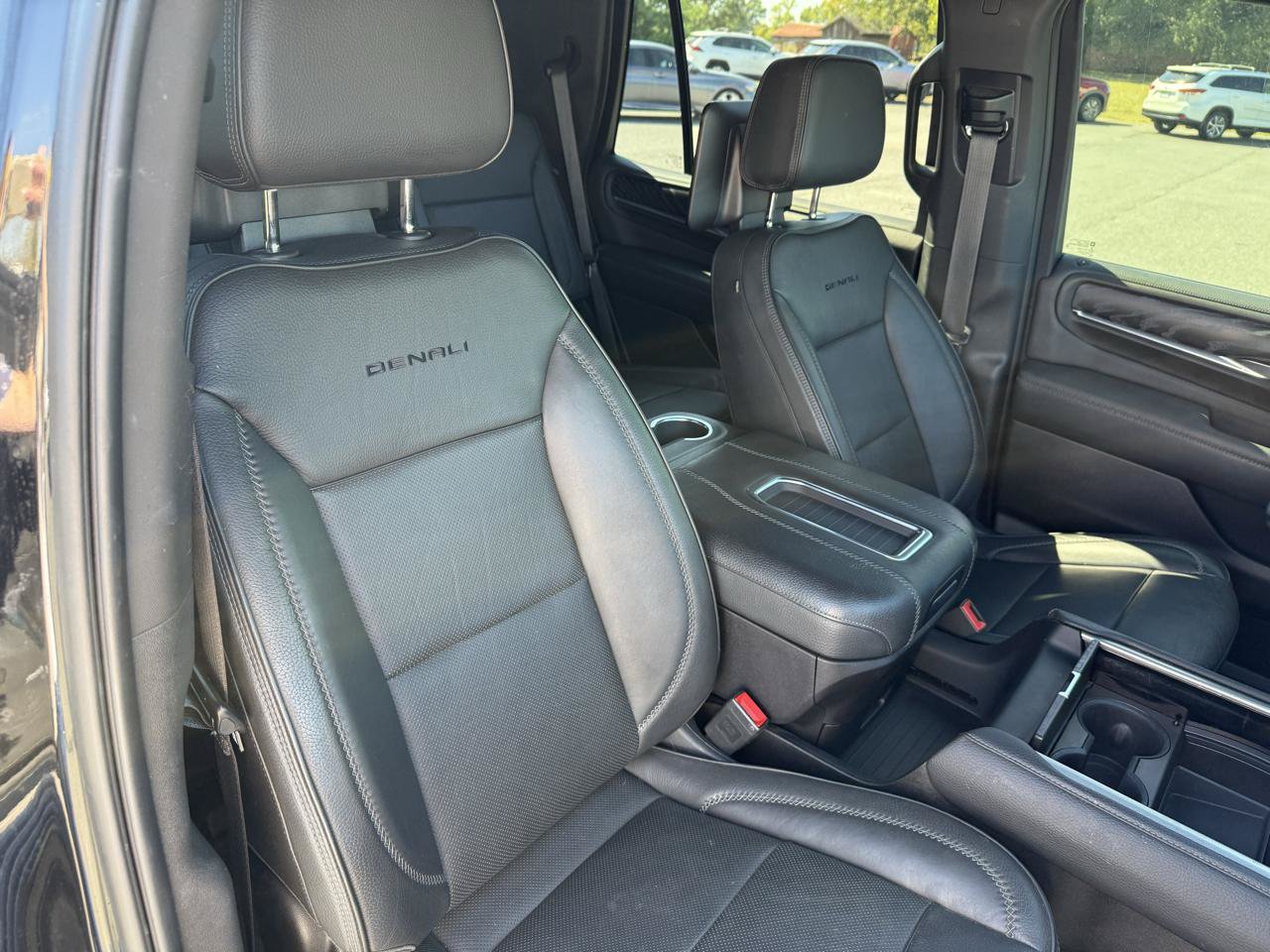 Used 2021 GMC Yukon Denali w/ Denali Ultimate Package AWD/4WD image 26