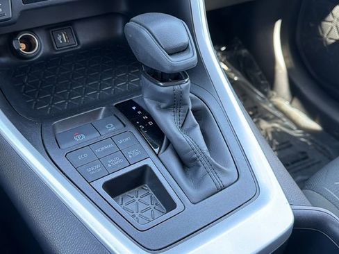 Used 2025 Toyota RAV4 XLE image 31