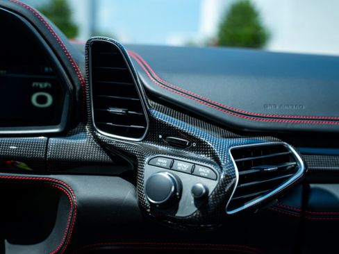 Used 2014 Ferrari 458 Italia Coupe RWD image 23