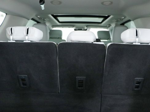 Used 2025 Ford Expedition Platinum AWD/4WD image 32