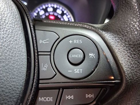 Used 2021 Toyota RAV4 LE image 18