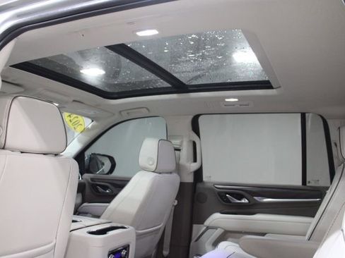 Used 2024 GMC Yukon XL Denali AWD/4WD image 3