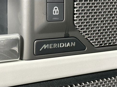 Used 2024 Land Rover Defender 110 S image 17