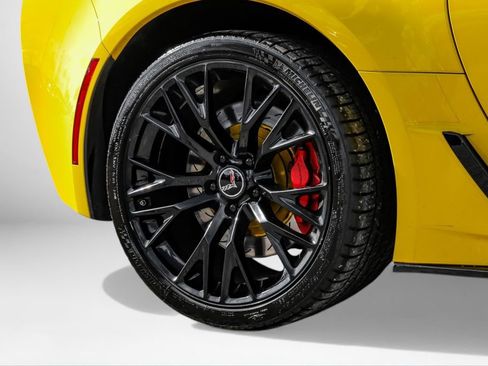 Used 2015 Chevrolet Corvette Z06 w/ 2LZ Preferred Equipment Group RWD image 60