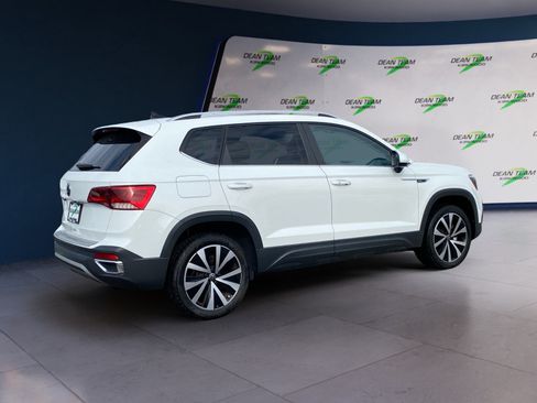 Used 2022 Volkswagen Taos SE FWD image 3
