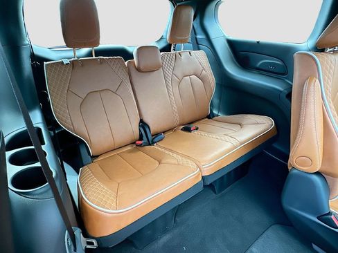 New 2026 Chrysler Pacifica Pinnacle w/ Trailer Tow Group image 38