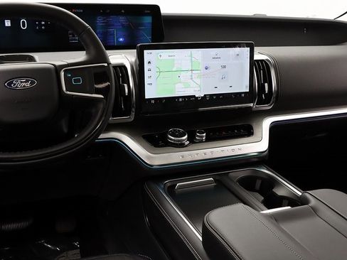 New 2025 Ford Expedition Platinum w/ Driver's Package image 16