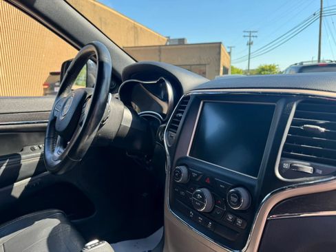 Used 2015 Jeep Grand Cherokee Limited AWD/4WD image 29