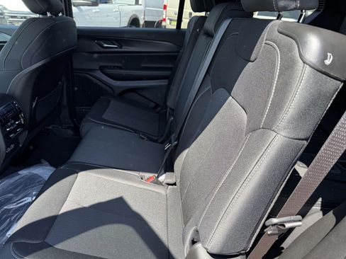 Used 2025 Jeep Grand Cherokee L Laredo image 10