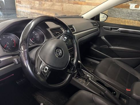 Used 2017 Volkswagen Passat 1.8T R-Line image 8