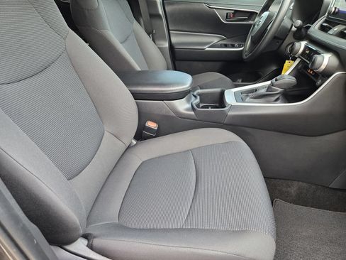 Used 2024 Toyota RAV4 LE FWD image 9