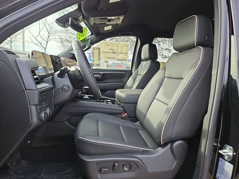 New 2025 Chevrolet Suburban Premier image 10