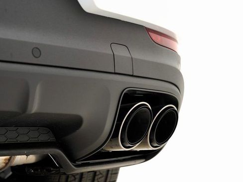 Certified 2025 Porsche Cayenne AWD/4WD image 28