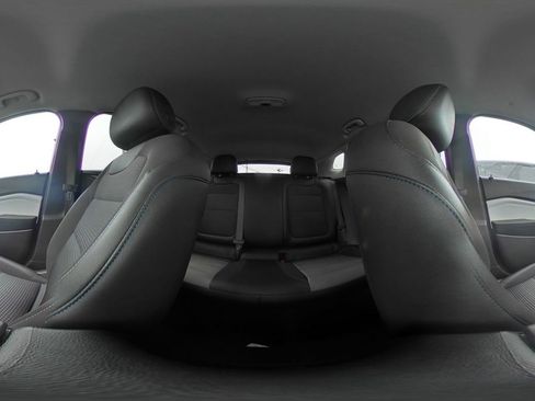 Used 2025 Chevrolet Trax LT w/ LT Convenience Package image 42