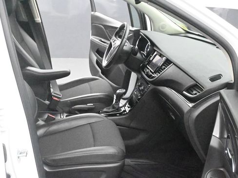 Used 2022 Buick Encore Preferred AWD/4WD image 11