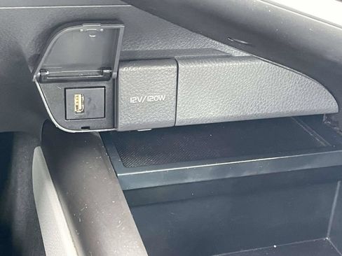 Used 2022 Toyota Camry SE FWD image 19
