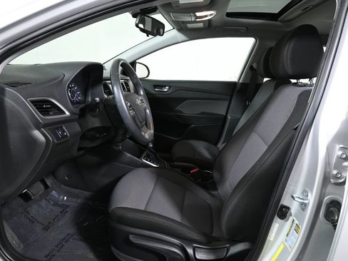 Used 2022 Hyundai Accent Limited FWD image 3