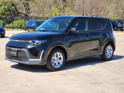 Certified 2025 Kia Soul LX image 3