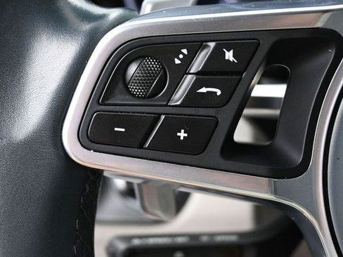 Used 2020 Porsche Cayenne AWD/4WD image 17