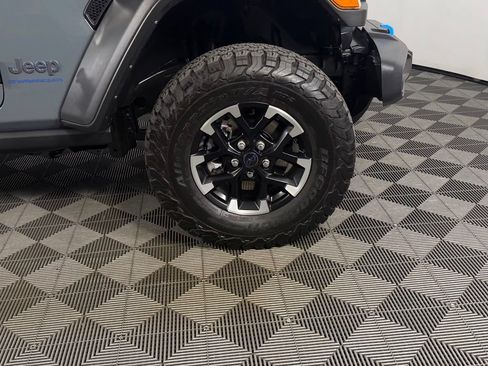 Used 2025 Jeep Wrangler Unlimited Rubicon 4xe w/ Technology Group AWD/4WD image 12