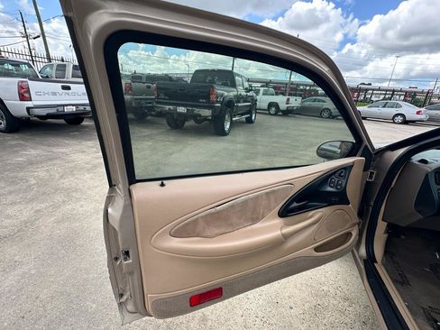 Used 1997 Ford Thunderbird LX RWD image 18