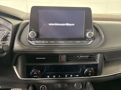 Used 2023 Nissan Rogue SV FWD image 14
