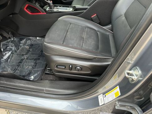 Used 2021 Chevrolet TrailBlazer RS w/ Sun and Liftgate Package image 12