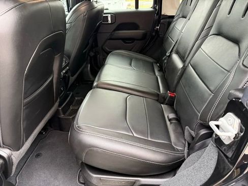 Used 2022 Jeep Wrangler Unlimited Sahara w/ Cold Weather Group AWD/4WD image 12