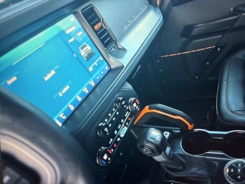 Used 2024 Ford Bronco Badlands image 8