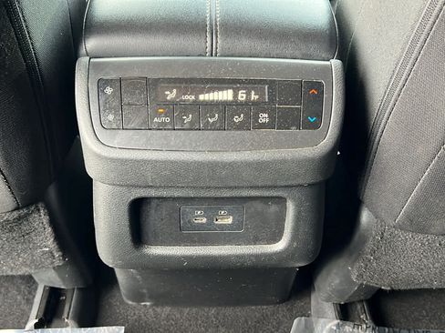 Used 2024 Nissan Pathfinder SV AWD/4WD image 25
