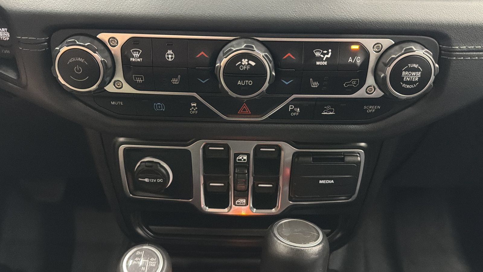 Used 2024 Jeep Wrangler High Altitude AWD/4WD image 23