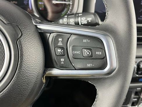 Used 2025 Jeep Wrangler Unlimited Sahara image 15