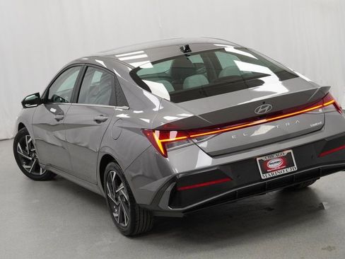Used 2024 Hyundai Elantra Limited image 11