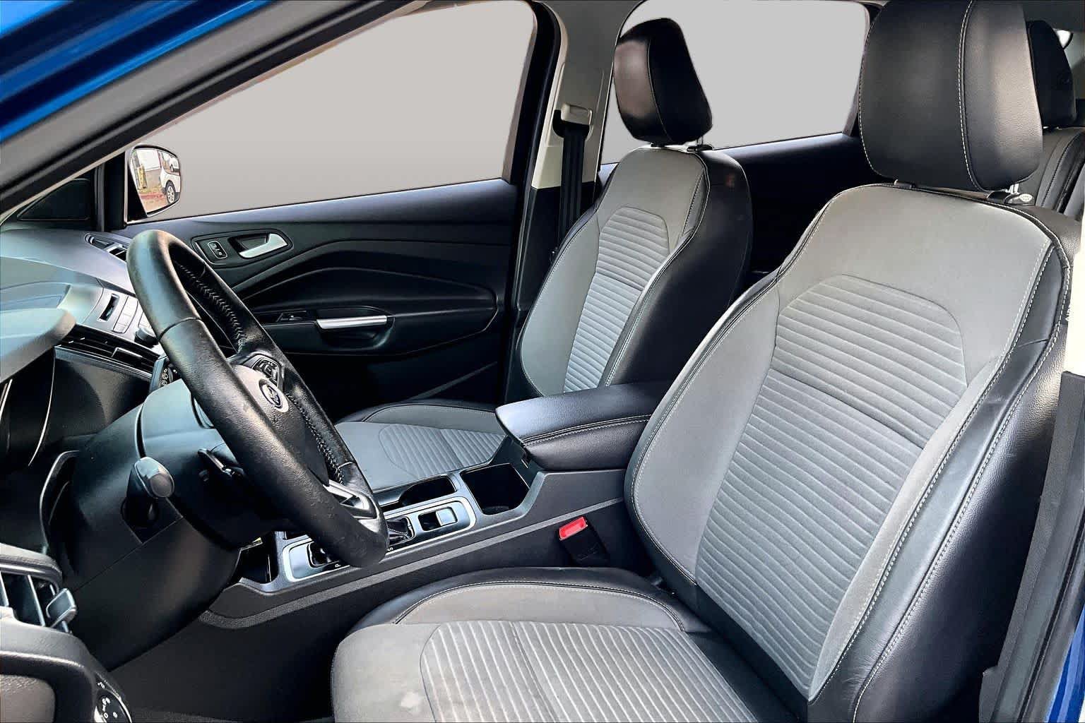 Used 2018 Ford Escape SE w/ SE Sport Appearance Package AWD/4WD image 8