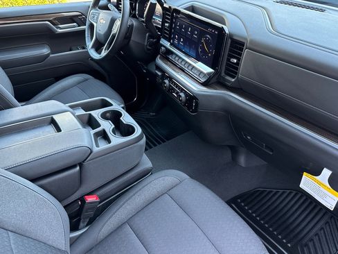 Used 2025 Chevrolet Silverado 1500 LT image 19