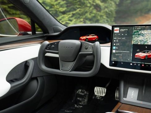 Used 2021 Tesla Model S Plaid image 30