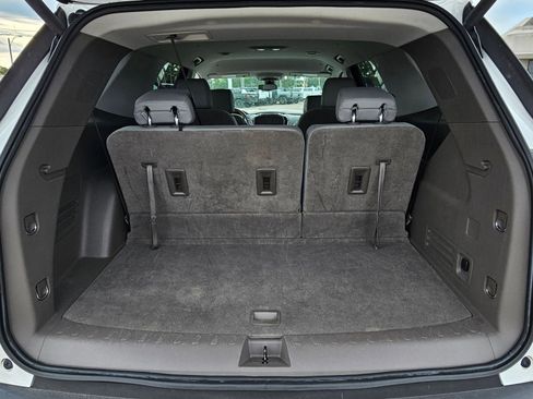 Used 2021 Chevrolet Traverse LT w/ LT Premium Package image 4