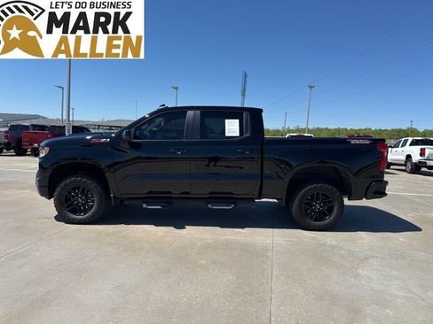 Used 2024 Chevrolet Silverado 1500 LT Trail Boss w/ Convenience Package II image 3