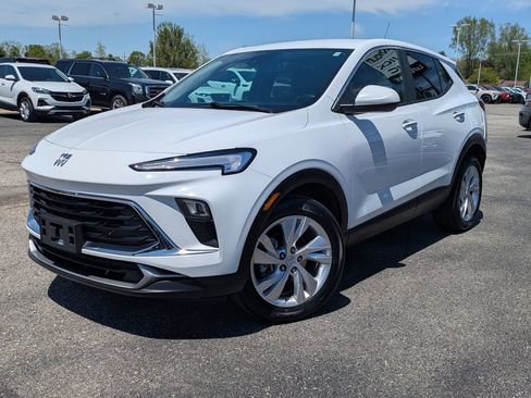 Certified 2025 Buick Encore GX Preferred FWD image 1