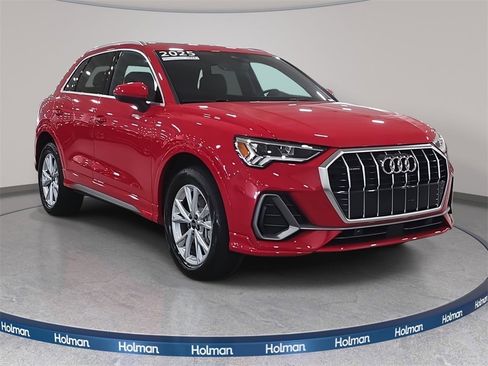 Certified 2025 Audi Q3 2.0T Premium w/ Convenience Package image 3